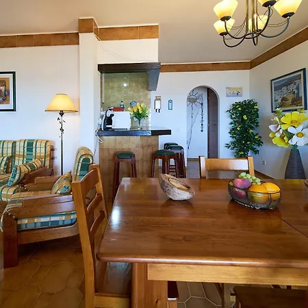 411 Casa Oystra Lagos